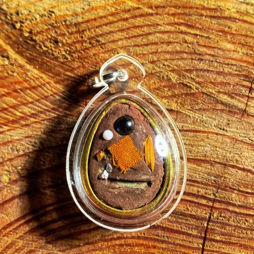 泰国佛牌公鸡牌（泰国佛牌公鸡牌是什么）