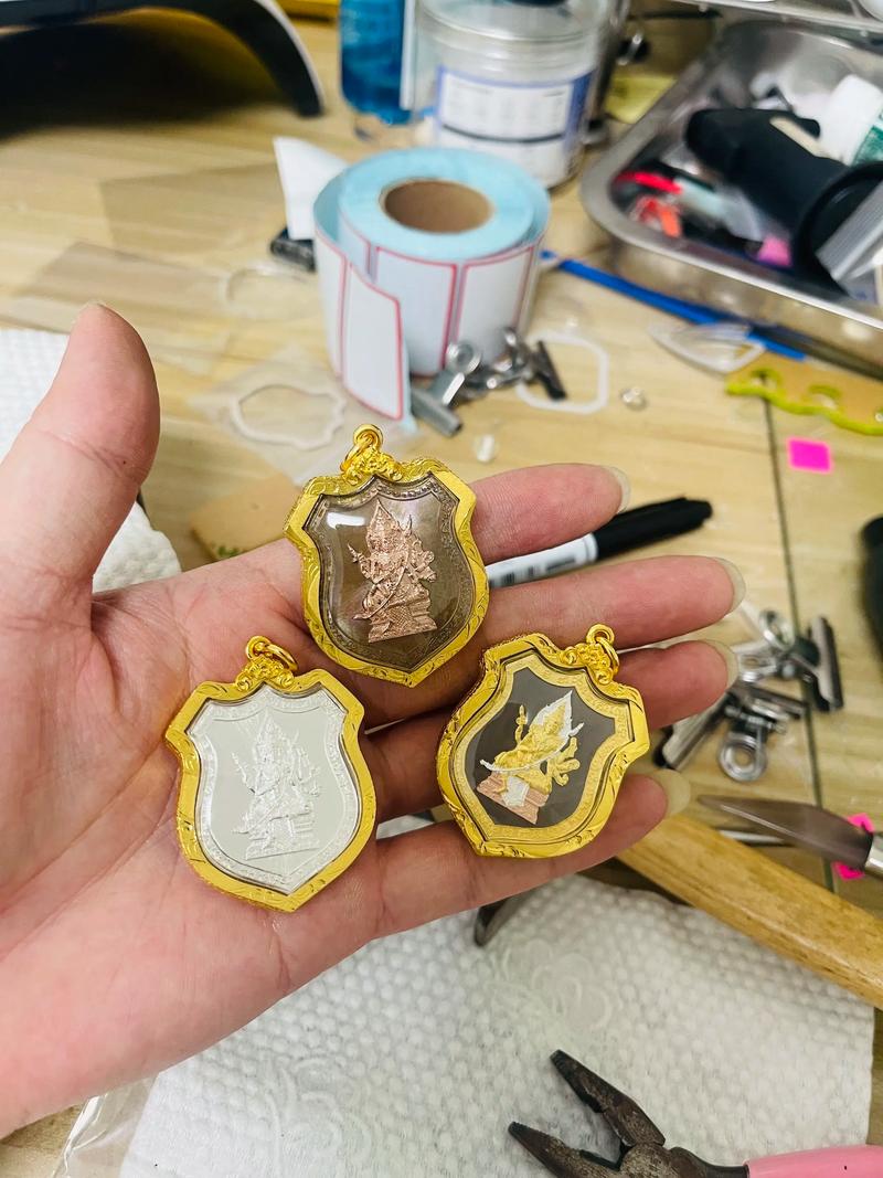 泰国佛牌公鸡牌（泰国佛牌公鸡牌是什么）