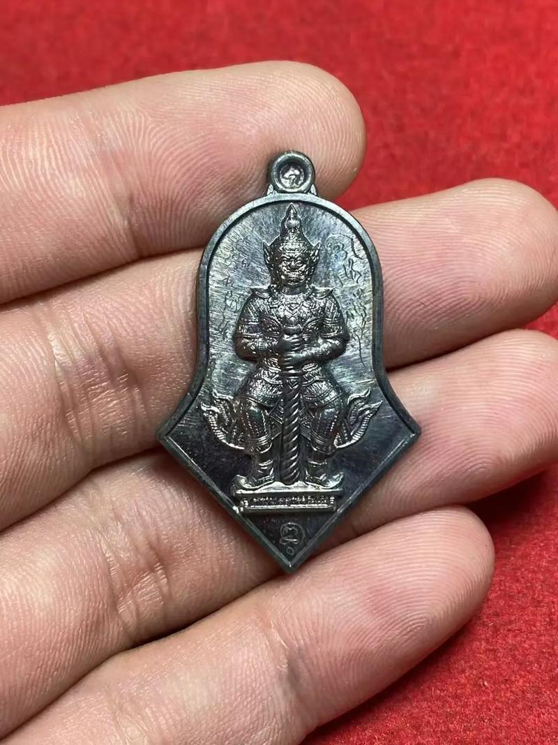 泰国佛牌刀枪不入（泰国法力纹身刀枪不入）